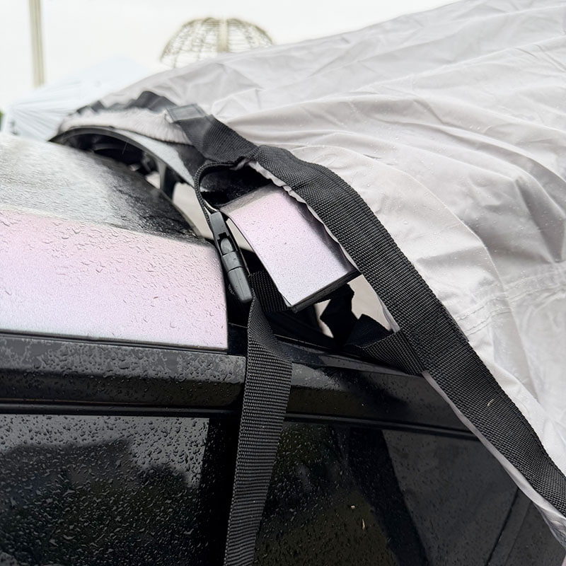 Bir Aracın Arkasına Bağlanan Açık Hava Kamp Çift Katmanlı Çadır